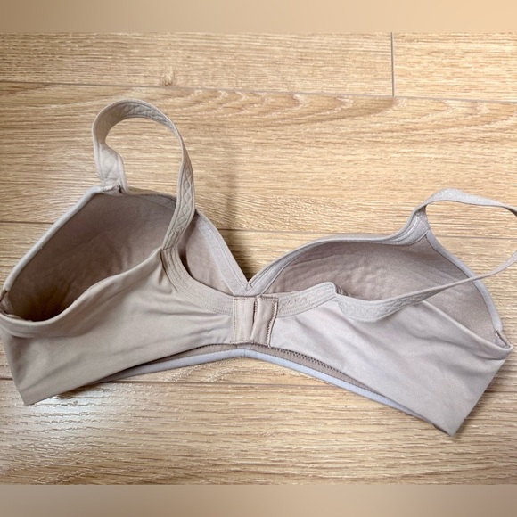 3/$30 - WARNER’s Seamless Beige Bra - size 34C - Picture 3 of 5